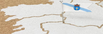 bandera gallega sobre un mapa de Galicia